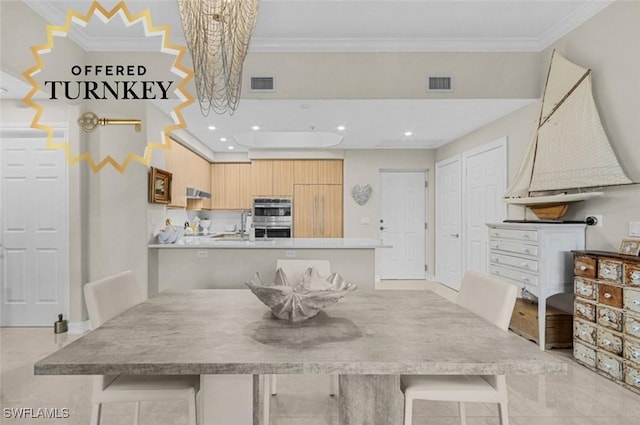 dining area featuring visible vents, crown molding, and recessed lighting