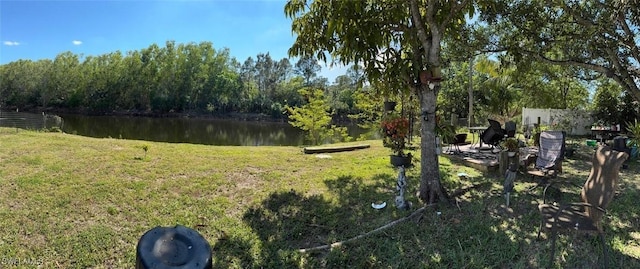 view of yard featuring a water view