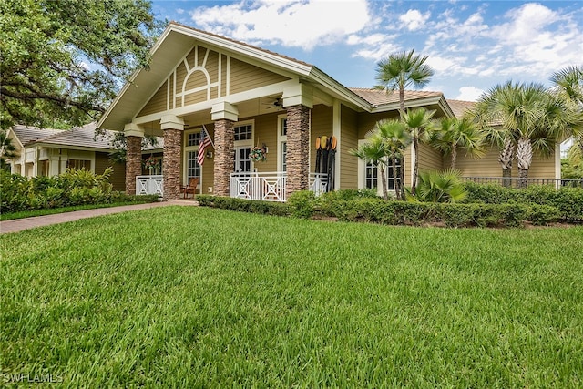 craftsman inspired home with a front lawn and a porch