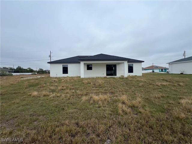 back of house featuring a yard