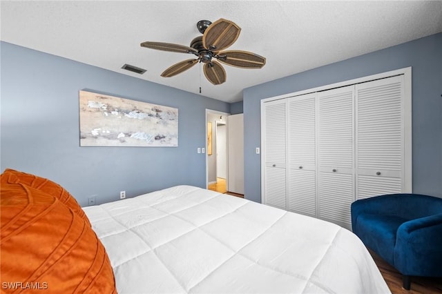 bedroom with a textured ceiling, a closet, and ceiling fan