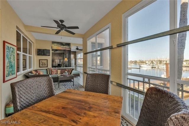 sunroom with ceiling fan