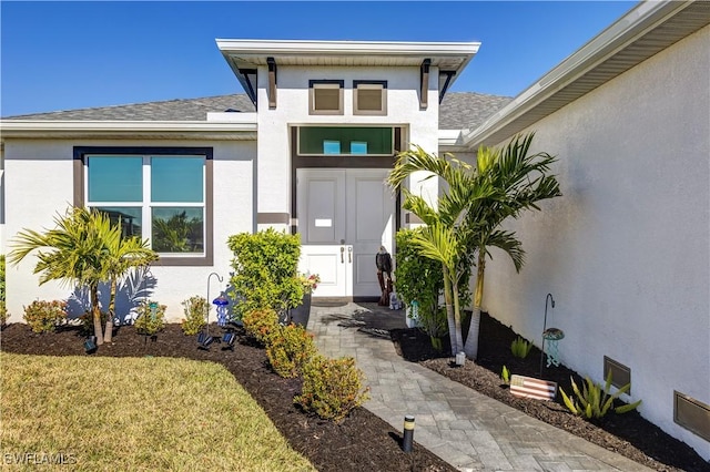 entrance to property featuring a yard