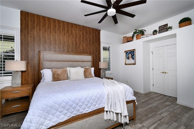 bedroom with ceiling fan