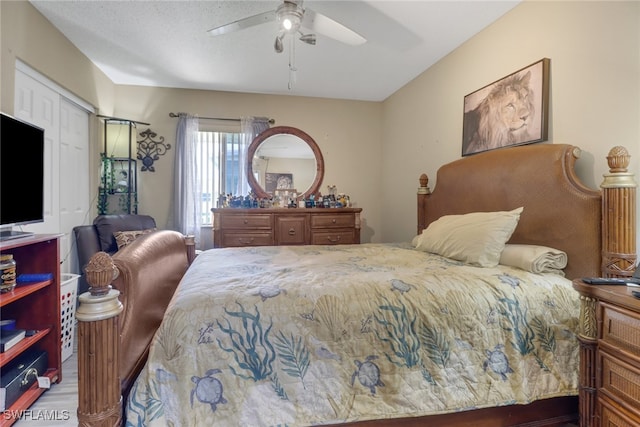 bedroom featuring ceiling fan and a closet