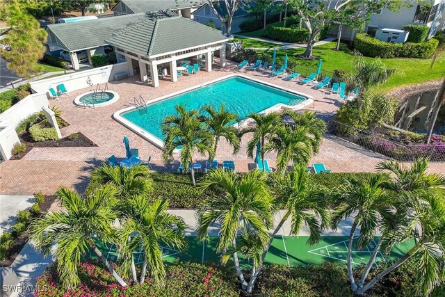 view of swimming pool