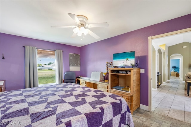 bedroom with ceiling fan