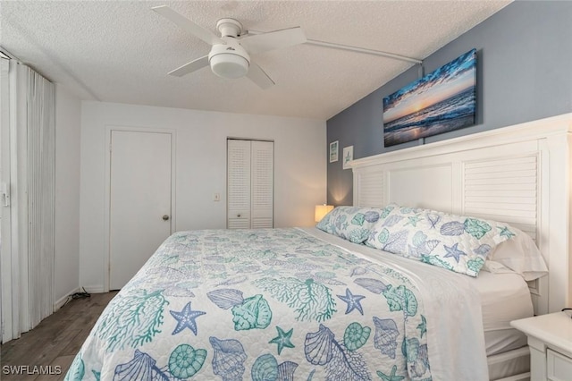 5600 Bonita Beach Rd Unit 508, Bonita Springs, FL 34134 - bedroom featuring a ceiling fan, a textured ceiling, and wood finished floors