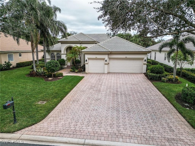 view of front of house featuring a front lawn and a garage