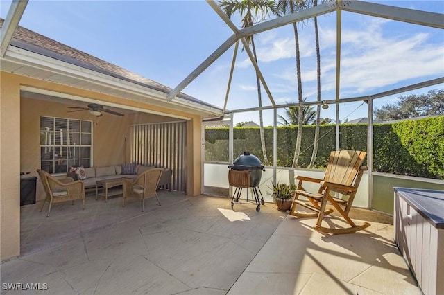 sunroom featuring ceiling fan