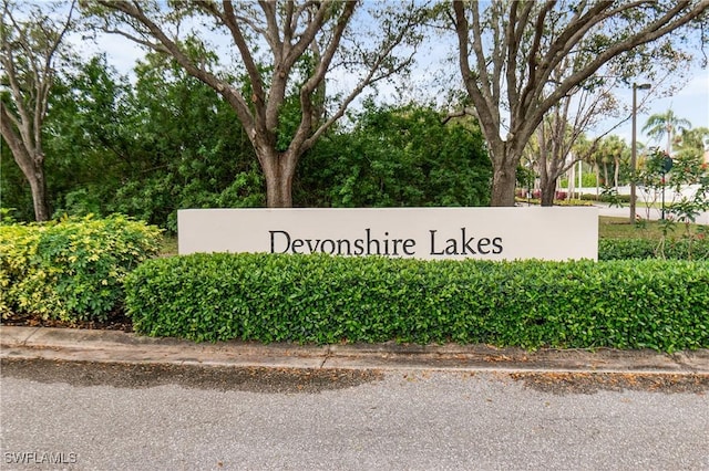 view of community / neighborhood sign