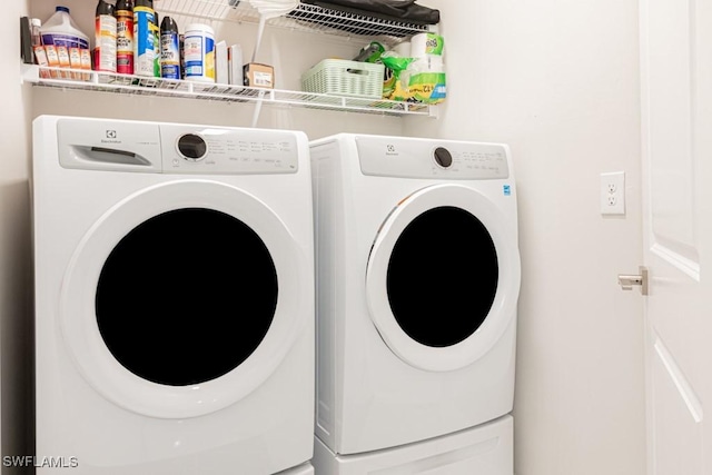 laundry room with laundry area and washing machine and clothes dryer