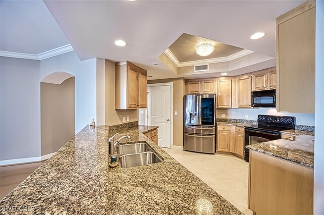 kitchen featuring a sink, arched walkways, a tray ceiling, ornamental molding, and black appliances