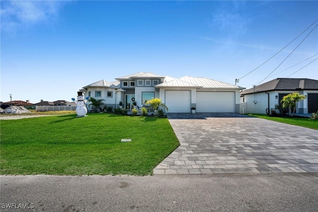 view of front of home featuring a front yard and a garage