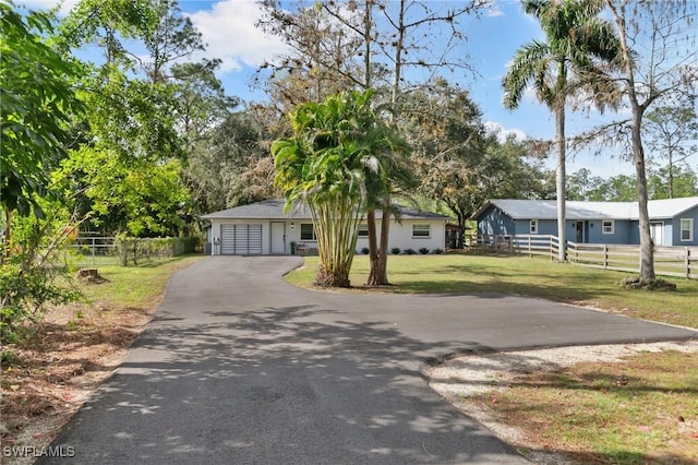 single story home featuring a front lawn