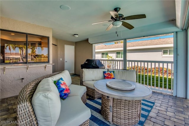 sunroom with ceiling fan