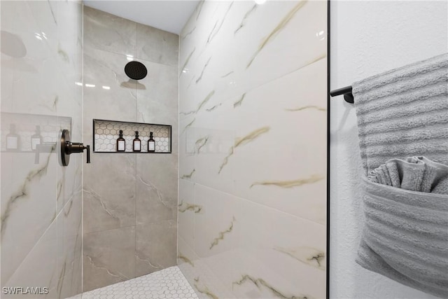 bathroom featuring a tile shower