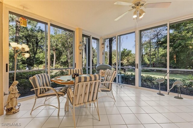 sunroom / solarium featuring ceiling fan