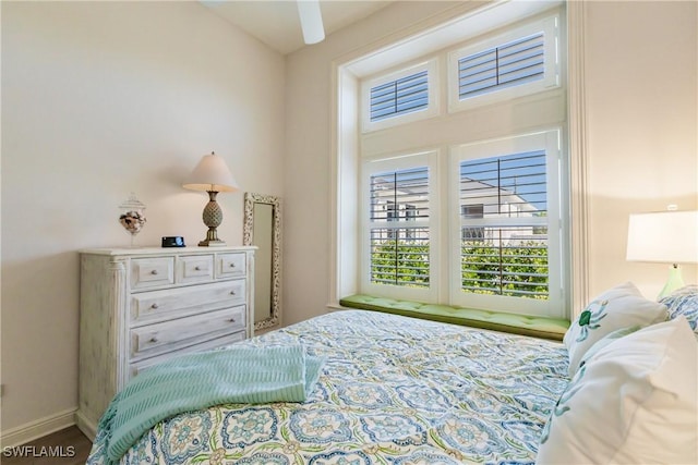 bedroom with ceiling fan