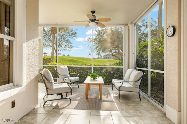 sunroom with ceiling fan