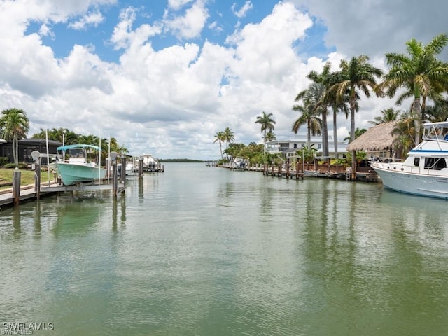 water view with a boat dock and boat lift