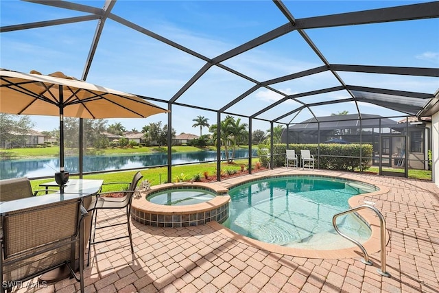 view of pool featuring a lawn, a lanai, an in ground hot tub, a water view, and a patio