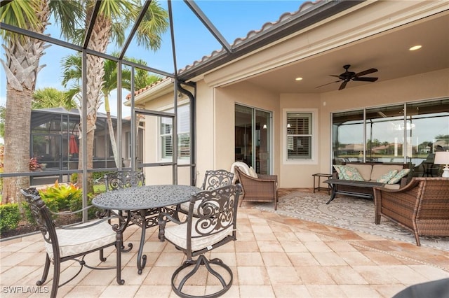 sunroom with ceiling fan