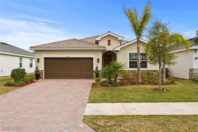 view of front of home featuring a front lawn and a garage