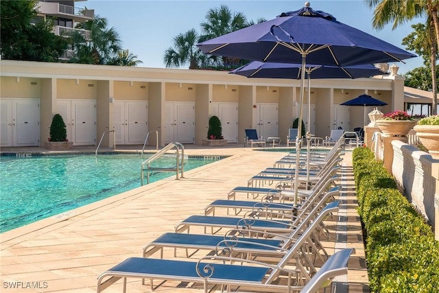 4021 Gulf Shore Blvd N Unit V-16, Naples, FL 34103 - community pool featuring a patio