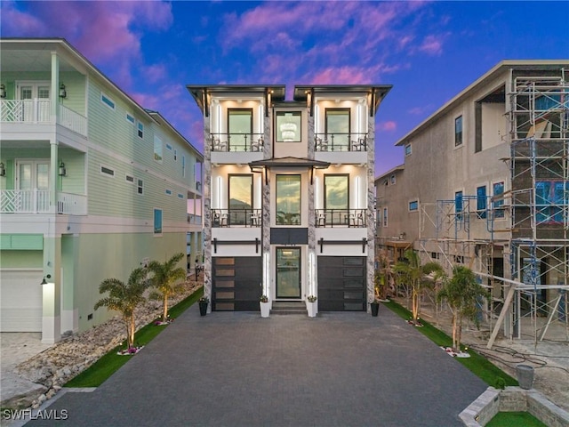 view of front of property featuring a garage, stucco siding, and driveway