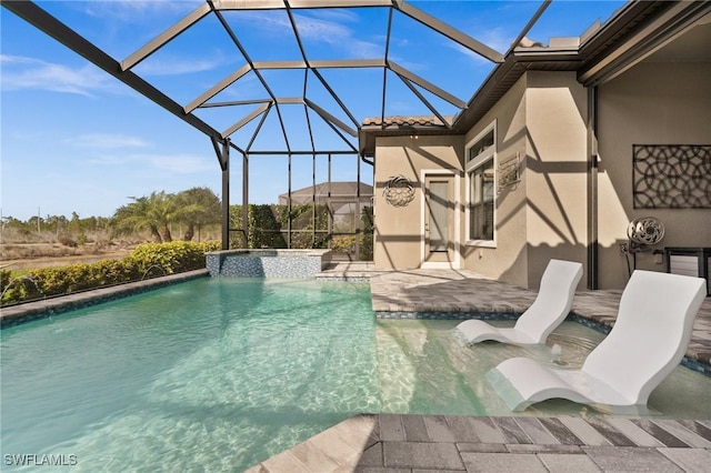 view of pool with an in ground hot tub, a patio area, and a lanai