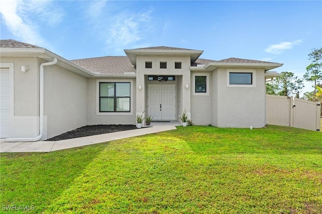 view of front of home featuring a front lawn