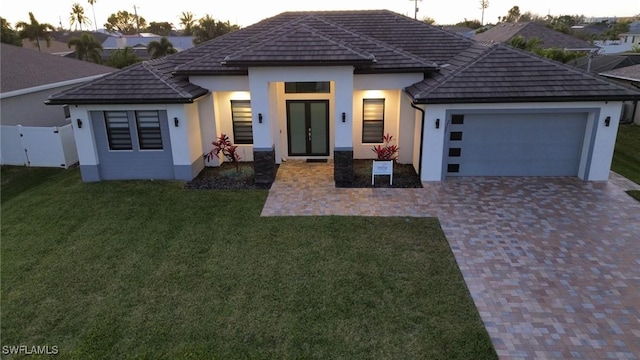 view of front of home featuring a yard and a garage