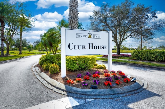 3101 E Windsor Dr, Alva, FL 33920 - view of community sign