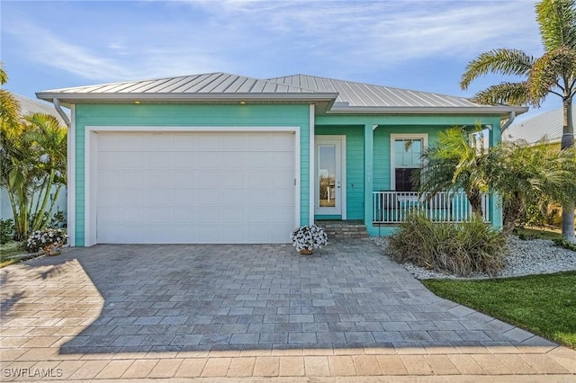 view of front of home with covered porch and a garage