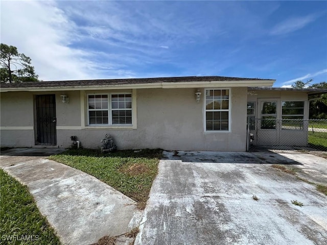 view of front of property with a front lawn