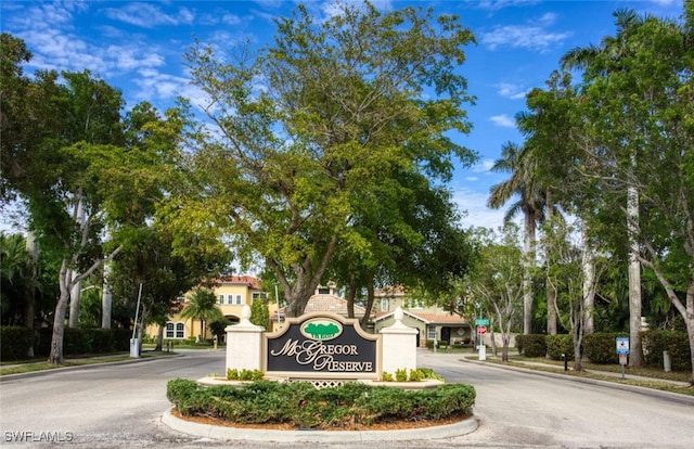 view of community / neighborhood sign