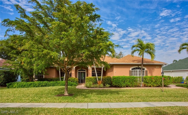 view of front of house with a front lawn