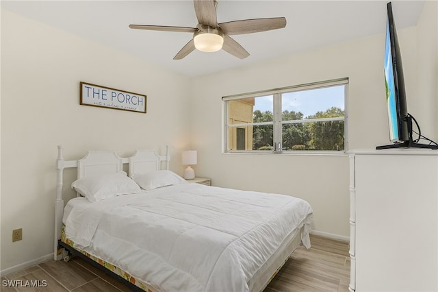 bedroom with ceiling fan