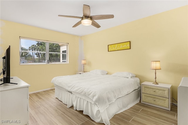 bedroom with ceiling fan