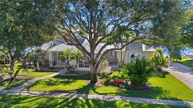 view of front of property with a front lawn