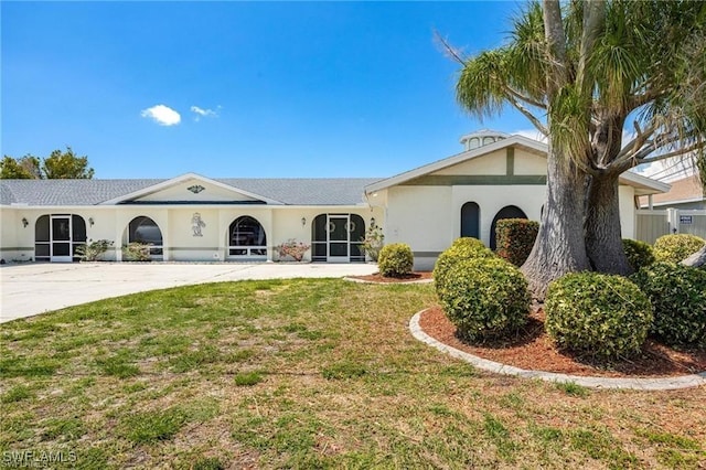 ranch-style home with a front yard