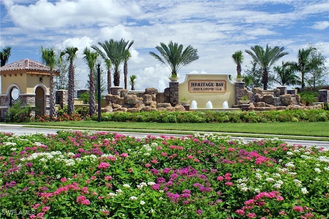 view of community / neighborhood sign