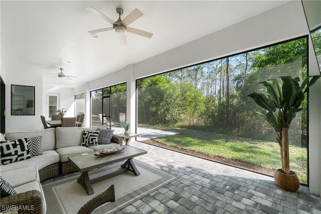 sunroom with ceiling fan