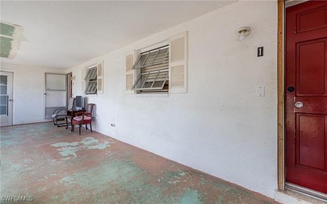 doorway to property with covered porch