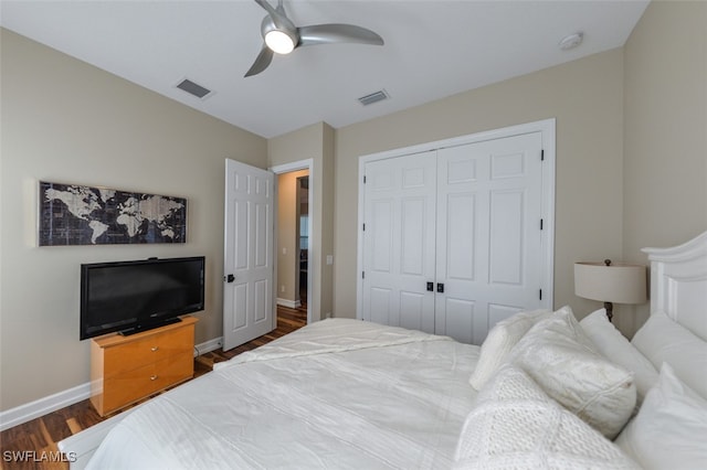 bedroom featuring dark wood-type flooring, ceiling fan, and a closet