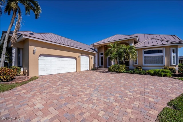 view of front facade featuring a garage