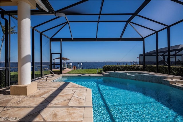 view of swimming pool featuring an in ground hot tub, a water view, a lanai, and a patio