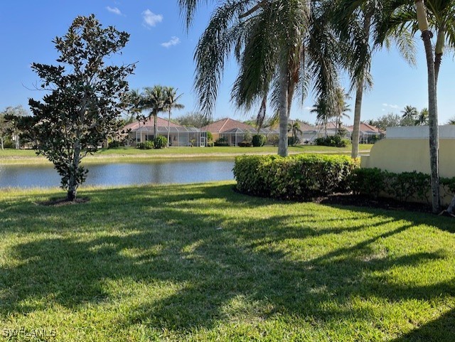 view of yard featuring a water view