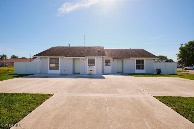 ranch-style house with a front yard